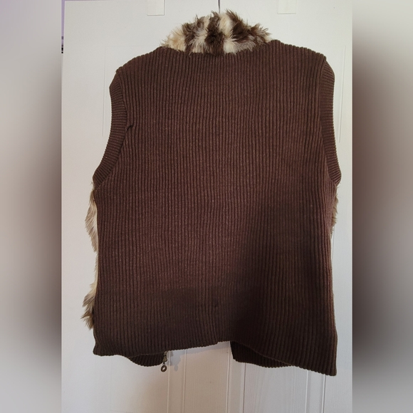 Vest - Picture 2 of 4